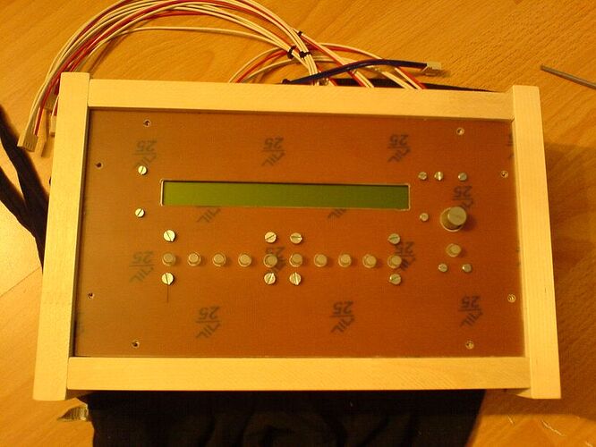 1028MidiboxSID004jpgdaef7755fb34e91ae8cca5b8b10a64d1
