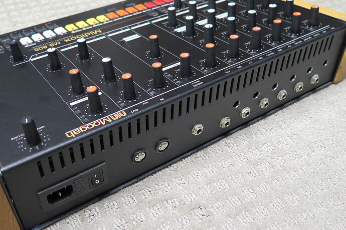 MB808_004.JPG