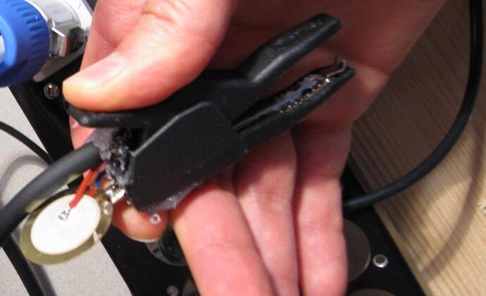 BongoTrigger-Prototype4-Piezzo-Clamp.JPG