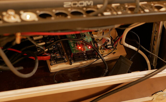 Clk2aClk-L12-rack-inside.jpg.da3394e31bc2265d08f31c8f60f7a710.jpg