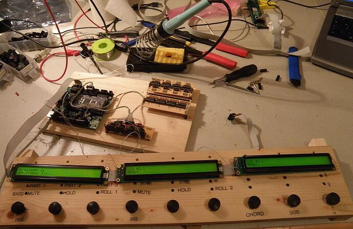 TM-Footboard-3x2x40 LCDs running