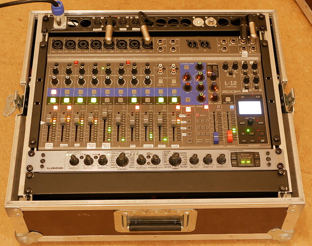 Clk2aClk-L12-rack-solution.jpg.d91002026b6fb96d641126f77abbad98.jpg