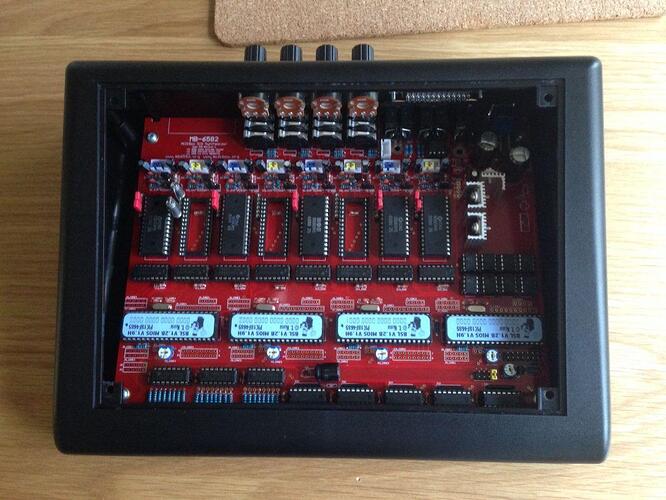 MB6285 Case Inside