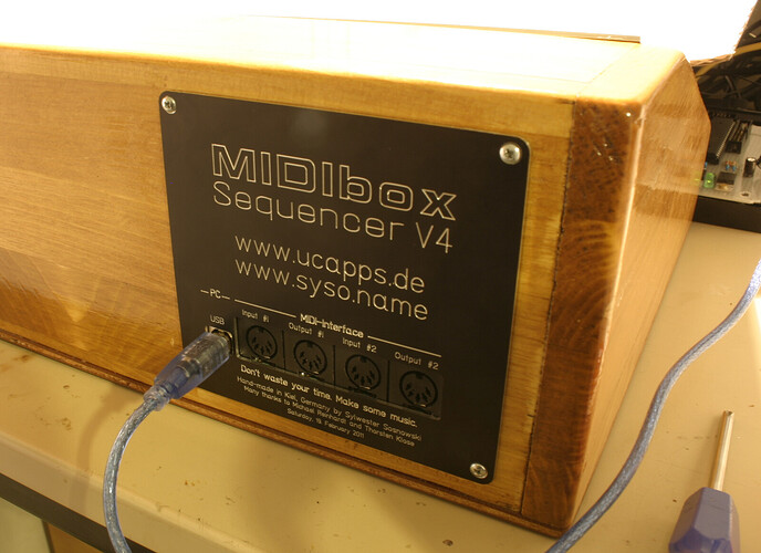 The rear panel (Detail 1)