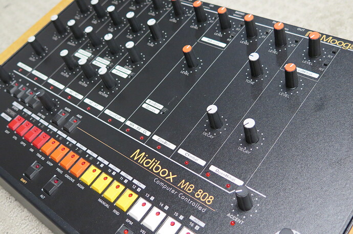 MB808_003.JPG