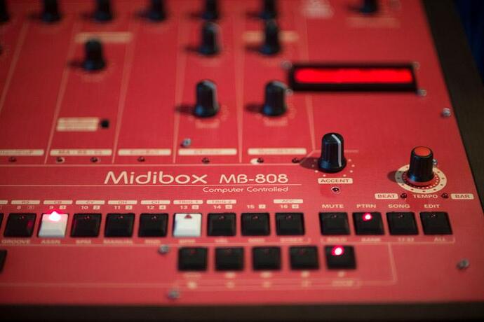 mb808-4.jpg