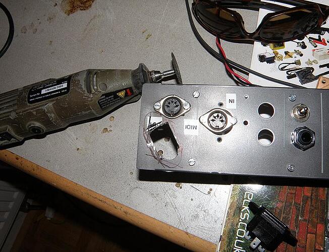TekkStar_Make_025_PS_Ad-Power-Connector.jpg