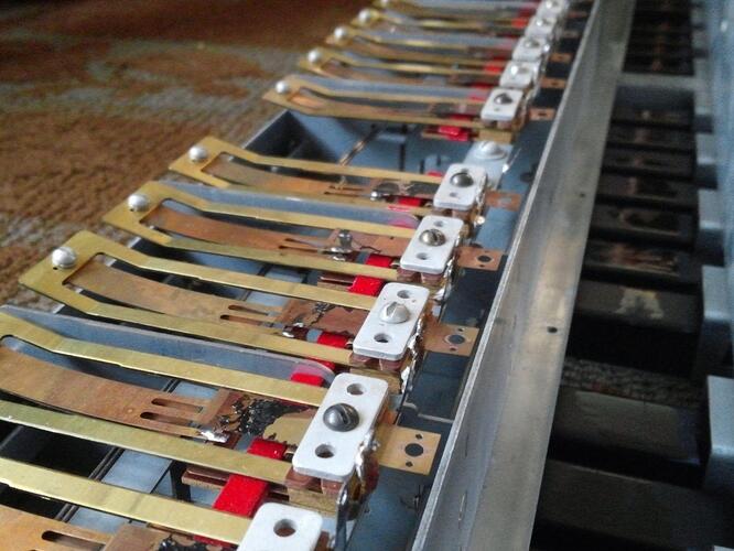 2-octave pedalboard with velocity - Close view of contacts